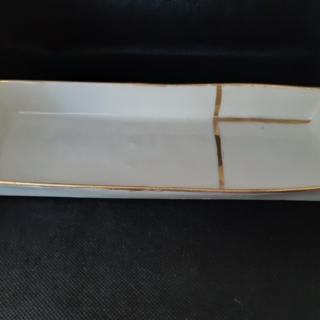 DIZAJNER KERAMIKE
Keramičko modeliranje
_porculan oslikan zlatnim listerom
_mentor: Vesna Osojnički mag. kiparstva 1. MARTINA TRSTENJAK