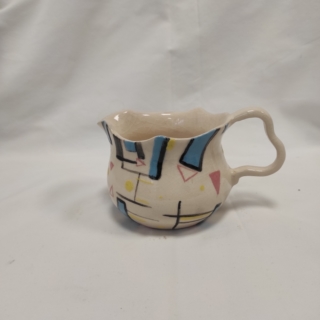 DIZAJNER KERAMIKE
Lončarsko kolo
_mentor: Tamara Mustač dipl. dizajner MARTINA TRSTENJAK 3.C DIK